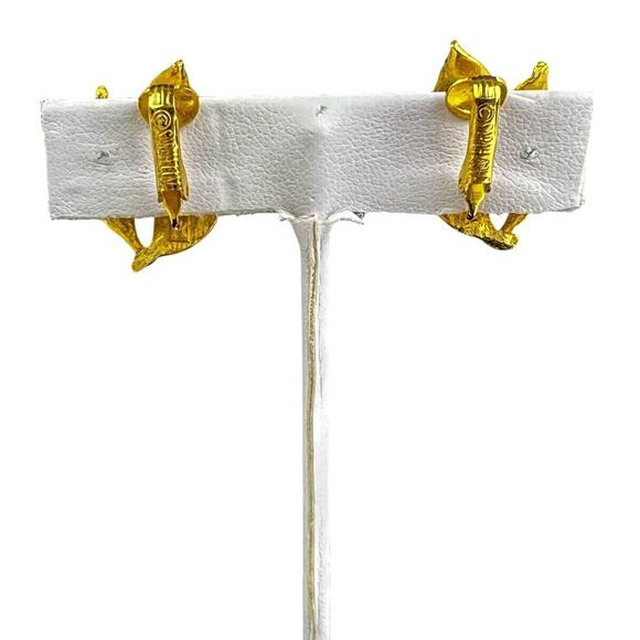 Sarah Coventry Clip On Earrings Pearlized Perfection White Enamel Goldtone Trim - Picture 5 of 8